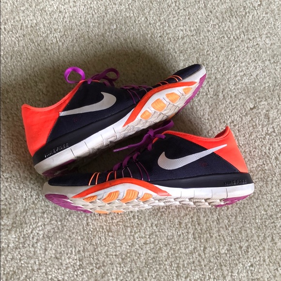 Nike Shoes - Nike Free Run Sneakers TR6